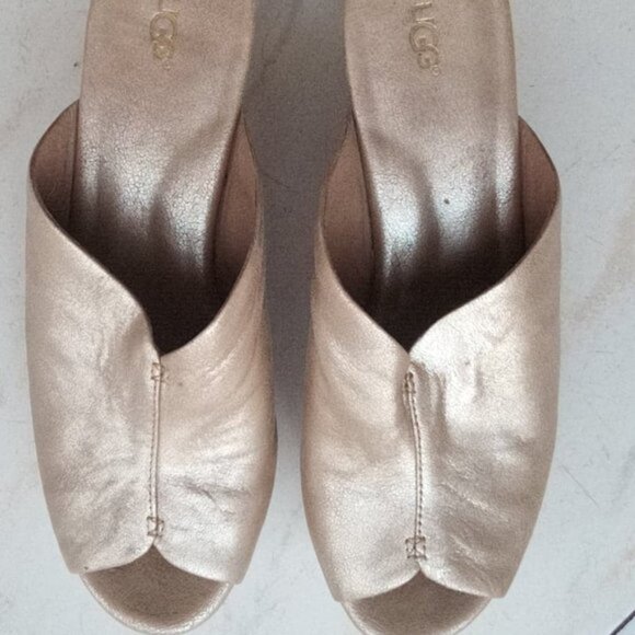 UGGS Dominque Gold Tan Leather Sandals Wedges Platforms Size 9.5 - Picture 4 of 9